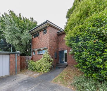 Charming Two Storey Townhouse - Photo 5