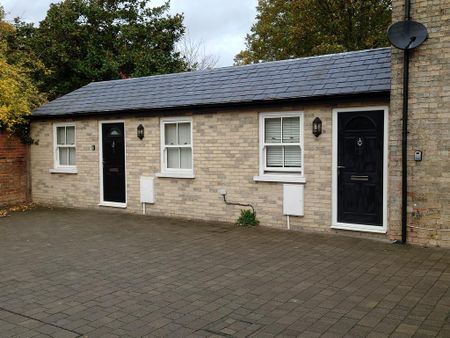 2 bedroom coach house to rent - Photo 3