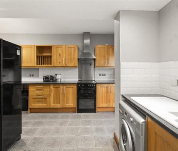 3 bedroom semi-detached house to rent - Photo 2