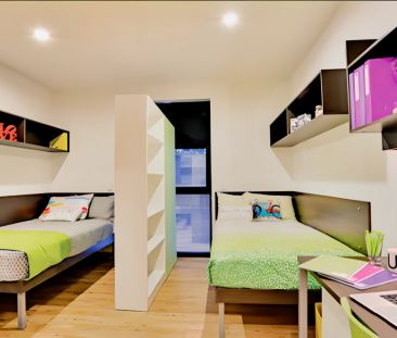 Twin Room in 8 Bed Apartment - Photo 4