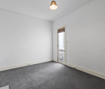 This Richmond house has all the comfort, character and convenience! - Photo 3