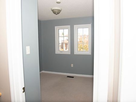 For Lease - 1054 Southport Drive, Oshawa, Ontario - Photo 4