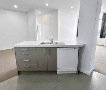 CITY CENTRE- 3 BEDROOMS - Photo 5