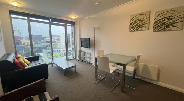 Fully furnished 2 bedroom apartment Te Aro - Photo 1