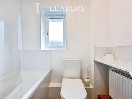 3 bedroom house to rent Hunter Close, Gosport, PO13 - Photo 4