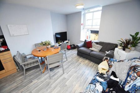 3 bedroom flat to rent - Photo 5