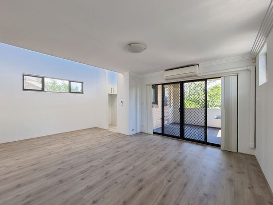 WELL PRESENTED 3-BEDROOM APARTMENT FOR RENT - Photo 1