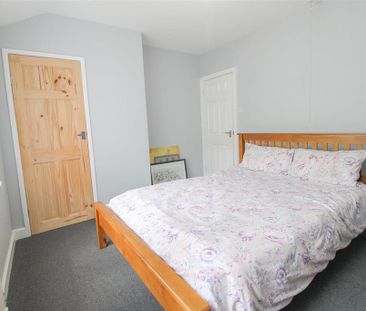 2 bedroom end of terrace house to rent - Photo 1