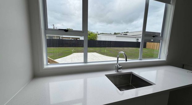 2 Bedroom Rental in Helensville - Photo 1