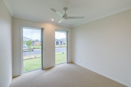Brand-New Family Home in Park Lane Reserve! - Photo 3