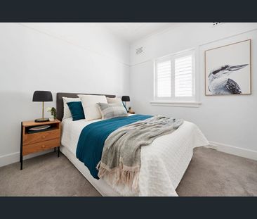 Top-Floor Two Bedroom House Sized Apartment! - Photo 4