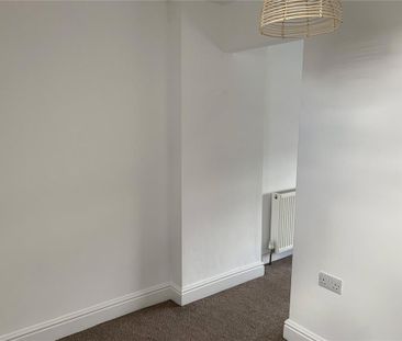 2 bedroom end of terrace house to rent - Photo 3