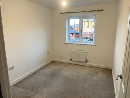 4 bedroom detached house to rent - Photo 3