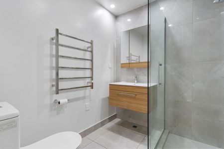 Luxury Apartment. Unbeatable Location - Photo 5