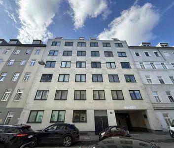 Geräumige 2-Zimmer Wohnung mit großem Wohnzimmer und begehbarem Kleiderschrank in urbaner Lage - Foto 3