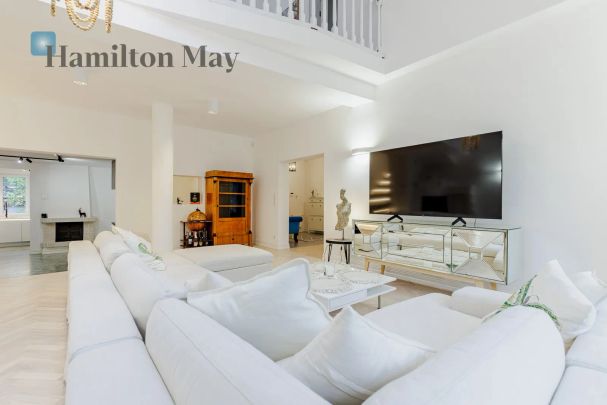 Majestatyczny dworek o powierzchni mieszkalnej 330 m2 posadowiony na działce o powierzchni 1800 m2 w Zalesiu Górnym - Photo 1