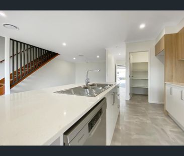 Modern Family Home in the Heart of Palmview! - Photo 3