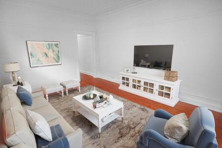 Spacious Apartment in Superbly Convenient Location - Photo 5