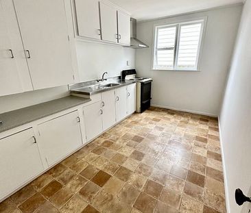Sunny Renovated 1 Bedroom Flat. Cat friendly - Photo 6