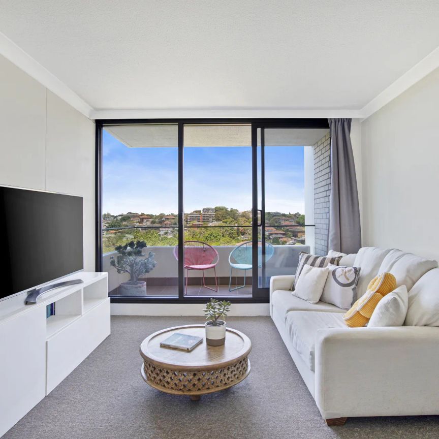 Panoramic Ocean Views And Sizeable Interiors- Lift Access - Photo 1