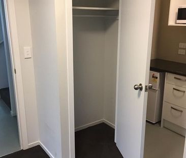 Ready to move in - fully furnished unit - Photo 6