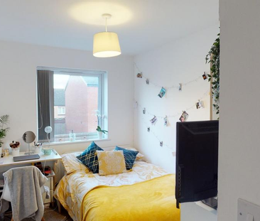 4 bedroom terraced house to rent - Photo 2