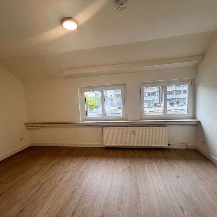 Helle und geräumige DG-Wohnung zu vermieten - Foto 1