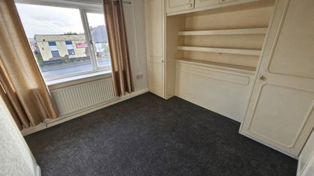 2 bed Apartment - To Let - Photo 4