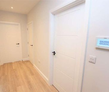 London Road, Hadleigh, Benfleet, Essex, SS7 - Photo 3