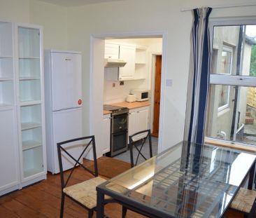 4 bedroom end of terrace house to rent - Photo 2