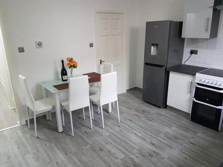 Driffield Street, Manchester, M14 - Photo 2