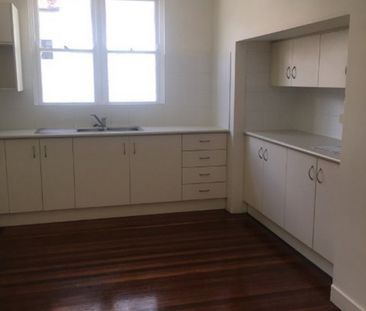 Charming Home in Prime Tarragindi Location - Photo 3