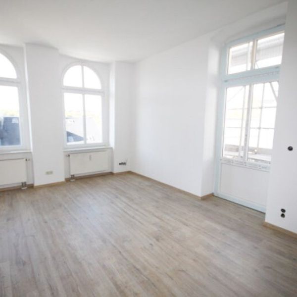 Komplett sanierte 3-Raum-Wohnung mit großer Dachterrasse mitten im Zentrum von Annaberg-Buchholz!! - Photo 1