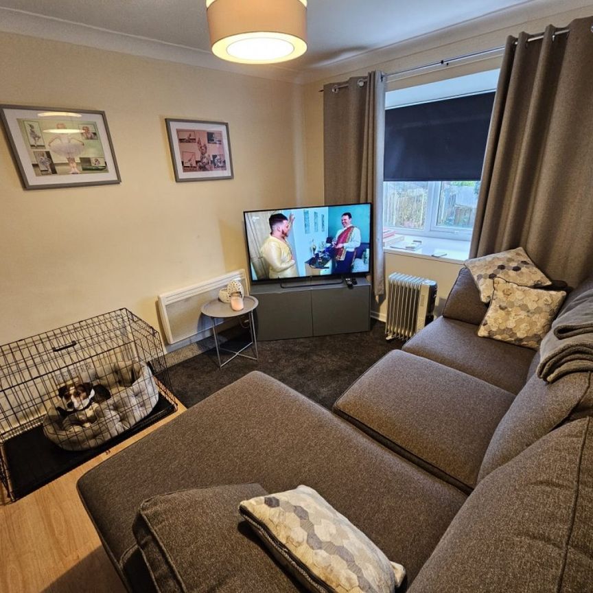 1 bed Town House - To Let - Photo 1