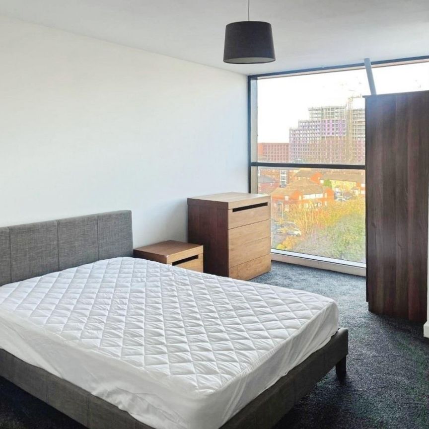 3 bedroom Flat To Let - Photo 1