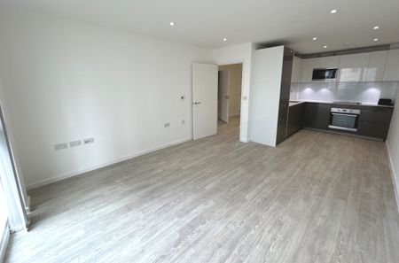 Embankment House - Photo 2