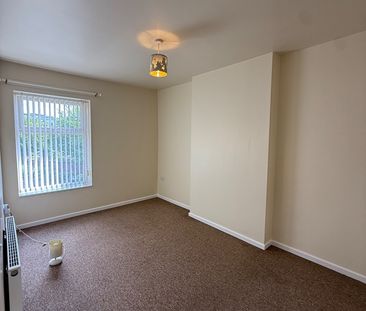 2 Bed Flat, Oldham, OL2 - Photo 2