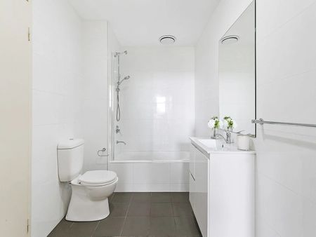 Modern & Luxurious with Privacy - Photo 4