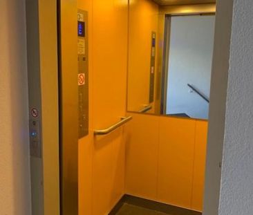 Sonnige 3-Raum Wohnung, Aufzug, Balkon - Photo 1