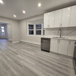 Large 3 bdrm Roncesvalle - Photo 2