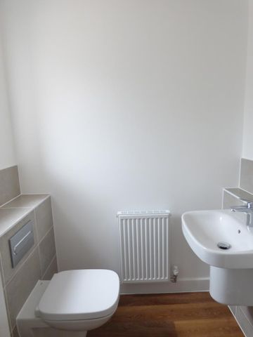 3 bedroom semi-detached house to rent - Photo 4