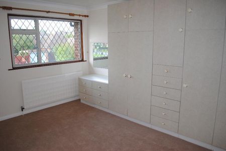 Pilgrims Way, Woking - 3 bedrooms Property for lettings - Seymours - Photo 3