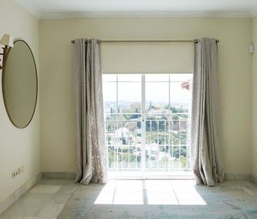 2 bedroom luxury Flat for rent in Benahavís, Spain - Photo 2