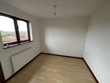 4 bedroom detached house to rent - Photo 2