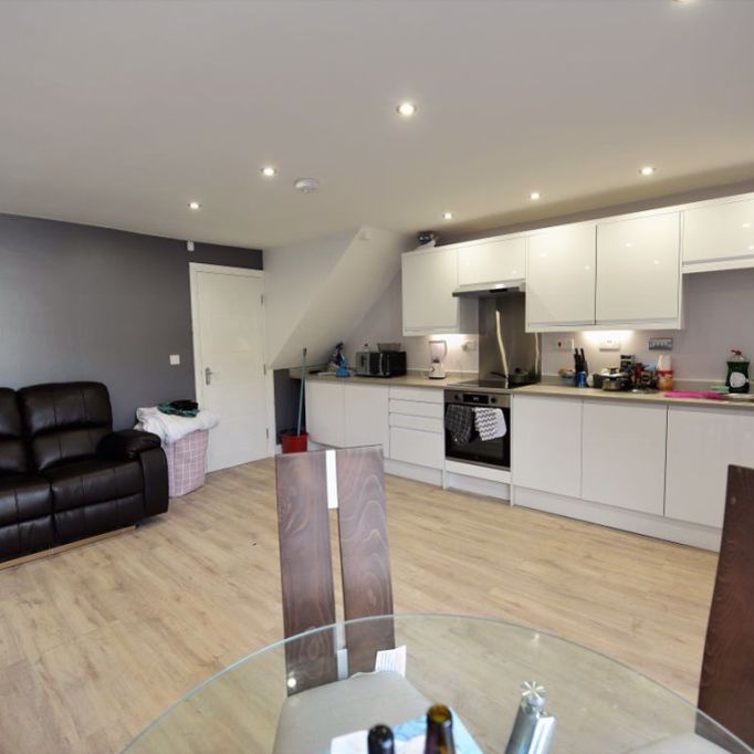 3 bedroom House in Holborn View, Leeds - Photo 1