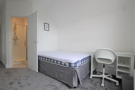 5 bedroom semi-detached house to rent - Photo 4