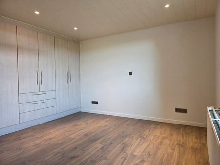 Woning met 3 slpks, schuur met 3 stallen en weiland op 2.288 m² nabij Geel-centrum ! - Foto 3