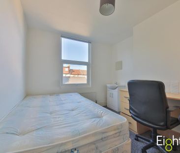 6 bedroom terraced house to rent - Photo 4