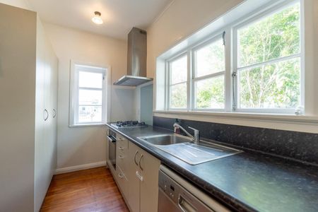 Cutest College Street home - Photo 5