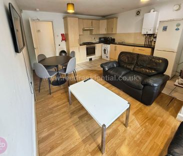 Castle Boulevard, Lenton, England - Photo 3